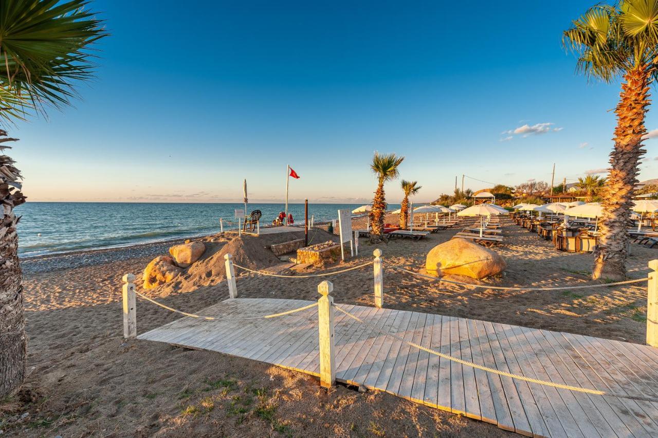 Acacia Parco Dei Leoni Hotel 4*